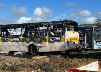 Ônibus escolares são destruídos em incêndio na cidade de Picos