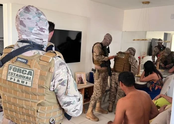 Presa ex-doméstica suspeita de furtar joias em casa que trabalhava em Teresina