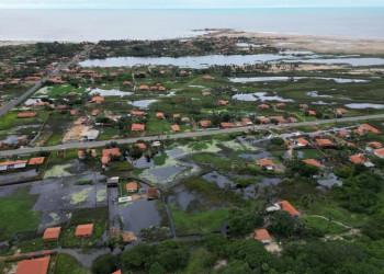 Chuvas deixam famílias ilhadas em Parnaíba e bombeiros realizam resgates