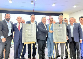 Ministro Camilo Santana lança pedra fundamental do Hospital Universitário de Parnaíba
