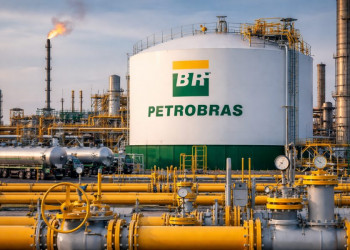 Preço do petróleo ultrapassa US$ 100 e Petrobras pode aumentar preço da gasolina e diesel