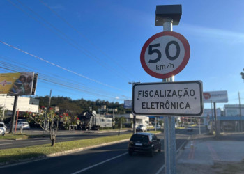 Contran muda regra e motorista pode ser multado sem aviso de radar à frente