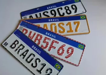 Placas de veículos podem voltar a ter nome do estado e município