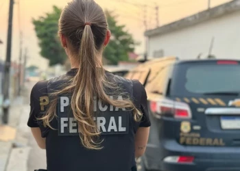 Operação da PF investiga quebra de sigilo de esposa de Moraes e familiares de ministros