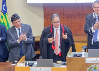 Novo presidente e vice do TRE-PI tomam posse com forte presença de autoridades