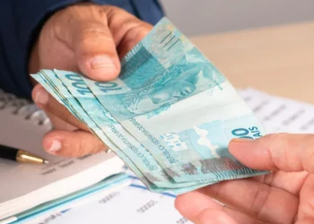 Servidores estaduais recebem reajuste salarial de 5,6% a partir de abril