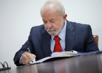 Lula diz que aumento de deputados federais contraria o interesse público