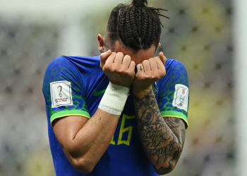 Alex Telles e Gabriel Jesus têm lesões no joelho e estão fora da Copa do Mundo