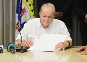 Silvio Mendes antecipa salário para véspera do Natal e decreta ponto facultativo