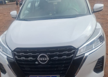 Taxista é encontrado morto dentro de carro em posto de combustíveis na BR-343, em Teresina