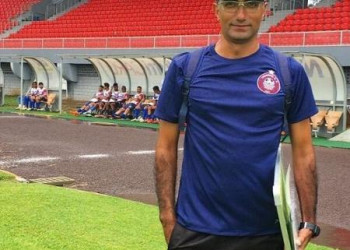 Após sofrer ataques xenófobos, técnico iraniano de time do Piauí pede demissão