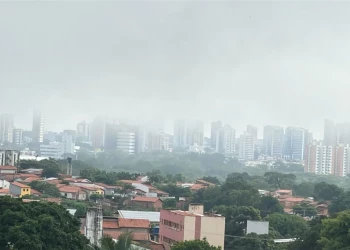 Forte neblina cobre Teresina e reduz visibilidade na manhã desta terça-feira (7)