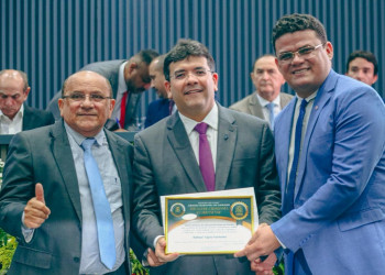 Governador Rafael Fonteles recebe título de cidadão florianense