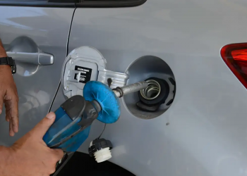 Gasolina mais barata começa a valer nesta terça (3)