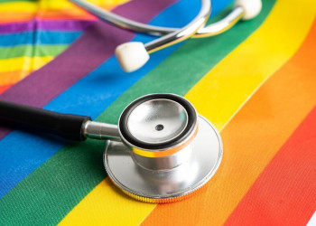 SUS garante uso do nome social e protege dados para cuidados médicos de pessoas trans