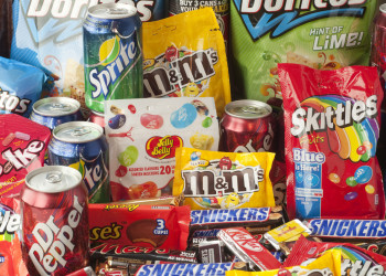 Ultraprocessados já ocupam 23% da dieta dos brasileiros, diz estudo