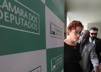 Decretada prisão de Carla Zambelli; deputada diz que decisão é autoritária