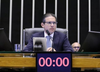 Hugo Motta é pressionado por aliados e oposição após derrota da Câmara no STF