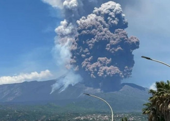 Piloto brasileiro registra erupção do vulcão Etna durante voo na Itália