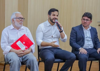 Secretário Washington Bandeira apresenta cases da Educação em encontro estadual do PT