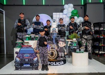 Menino fã da PM ganha surpresa de policiais em festa de aniversário de 5 anos; veja vídeo