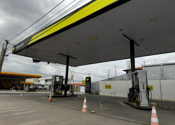 Postos fechados por ligação com PCC deixam 280 frentistas sem salários e desempregados