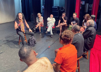 Espetáculo Harém conta Harém e  lançamento de livro  marcam os 40 anos de teatro do grupo