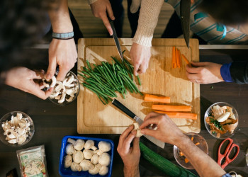Entenda como o horário das refeições impacta a saúde e o metabolismo