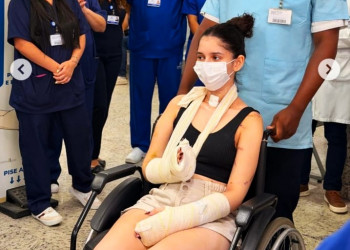 Vídeo: estudante esfaqueada 15 vezes por recusar namoro recebe alta e é aplaudida