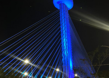 Ponte Estaiada e sedes da PF ganham luz azul em homenagem a policiais mortos no Piauí