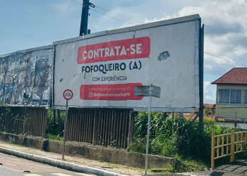 “Contrata-se fofoqueiro”: outdoor curioso chama atenção nas ruas de Teresina