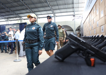 Rafael Fonteles entrega 7.200 pistolas Glock e novo fardamento azul para a Polícia Militar