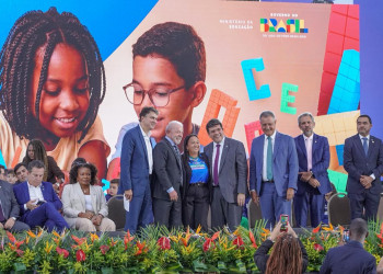 Lula entrega Selo Ouro a Rafael Fonteles; Piauí atinge 77% de alfabetização na idade certa