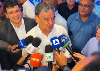 Revendedoras que cobram taxas ilegais do programa Gás do Povo serão punidas, diz ministro