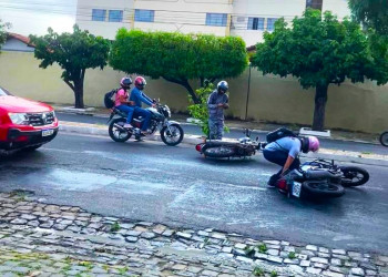Vídeo: óleo na pista provoca quedas de motociclistas na Avenida Centenário