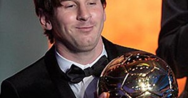 Globoesporte.com > Futebol Internacional > Campeonato Espanhol - NOTÍCIAS -  Messi recebe a Bola de Ouro