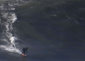 Maya vai disputar o 1º mundial de ondas gigantes só para mulheres