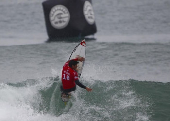Medina perde na final mas se aproxima do líder no Mundial de Surfe