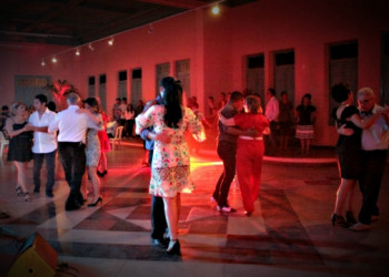 Club dos Diários retoma tradição dos bailes
