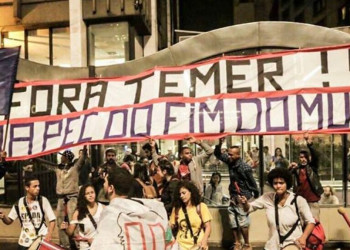Movimentos sociais protestam na Avenida Paulista contra PEC 241