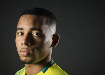 Artilheiro da seleção, Gabriel Jesus diz que não imagina superar Neymar