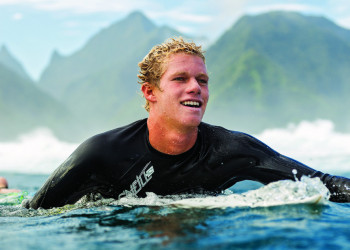 John John conquista título mundial de surfe e quebra série brasileira