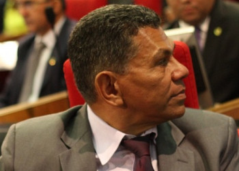 Líder do Governo desmente denúncia contra SEDUC com documentos