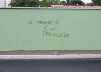 Poesia nos muros de Teresina: O presente é um presente