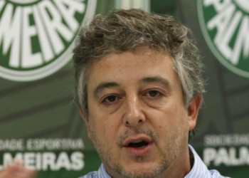 Presidente do Palmeiras critica arbitragem confusa no Fla-Flu