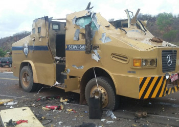 Quadrilha armada com fuzis explode carro-forte no Sul do Piauí
