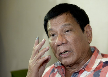 Presidente das Filipinas suspende polêmica política contra drogas