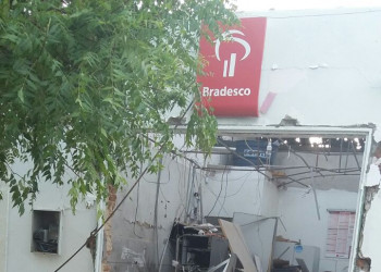 Assaltantes explodem caixa eletrônico em Monsenhor Hipólito