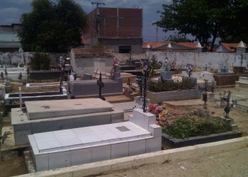 Prefeitura de Timon intensifica limpeza nos cemitérios municipais