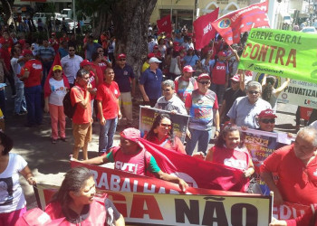 Trabalhadores fazem protesto em todo o Piauí contra medidas do governo Temer